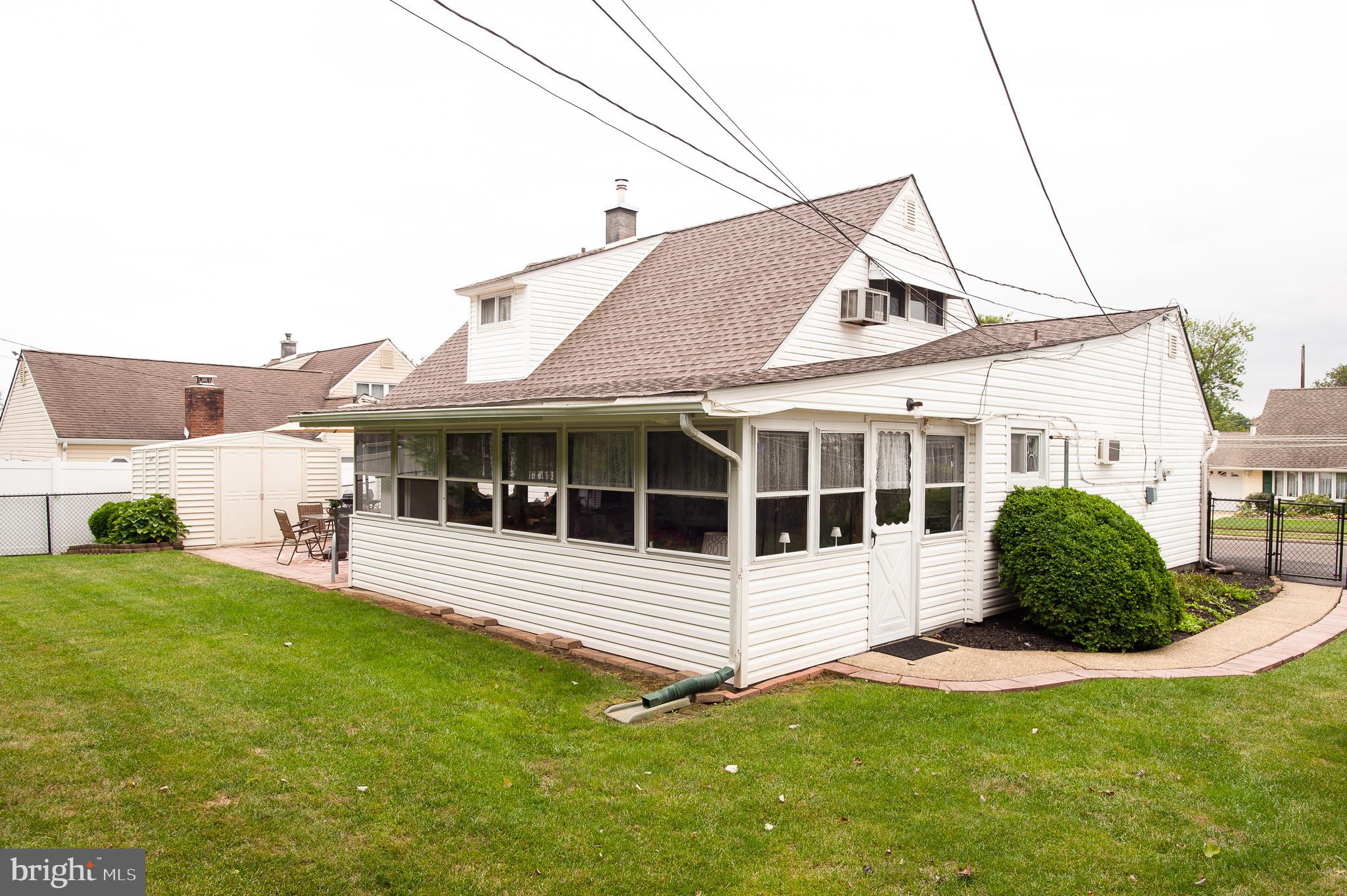 48 Conifer Road Levittown, PA 19057 - Photo 4 of 31