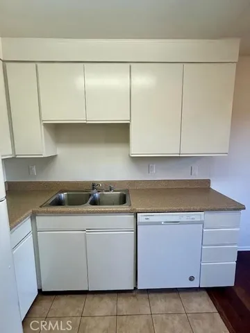 $2,550 | 5821 Sylmar Avenue, Unit 2, Van Nuys, CA 91401