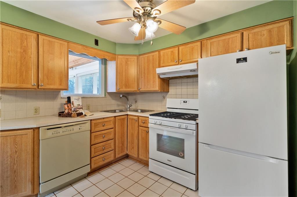 205 Barbara Drive McKees Rocks, PA 15136 - Photo 3 of 26 Gallery Image 3