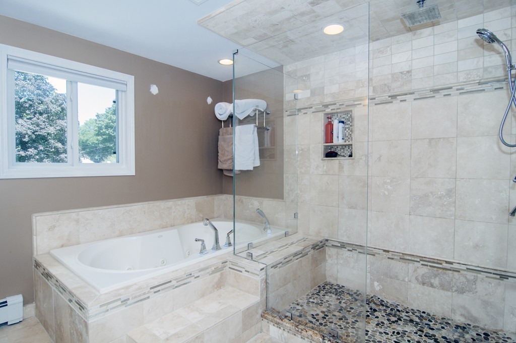 18 Kent Road Weymouth, MA 02190 - Photo 14 of 17