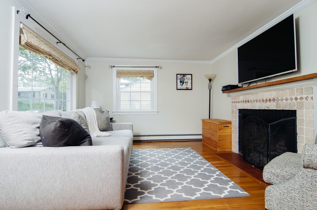 18 Kent Road Weymouth, MA 02190 - Photo 3 of 17
