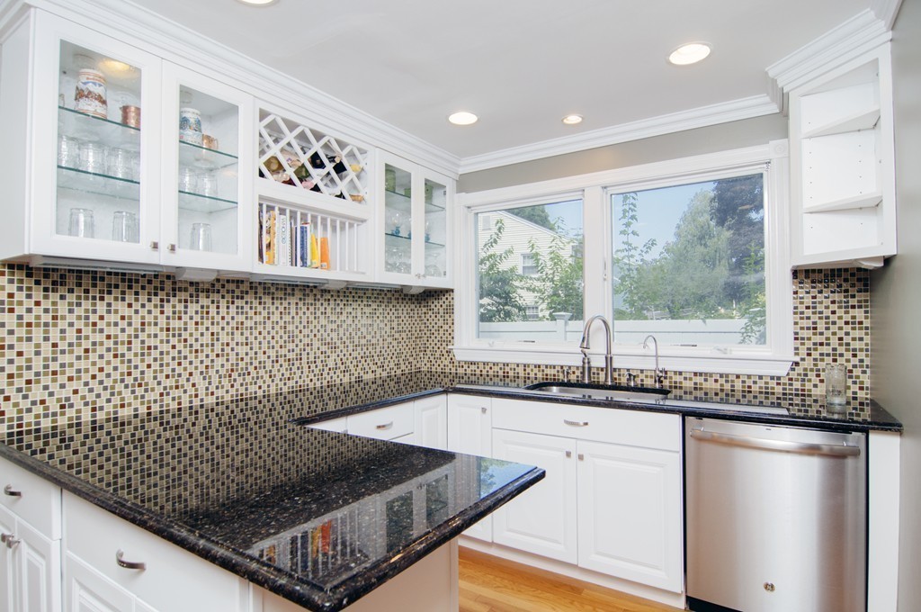18 Kent Road Weymouth, MA 02190 - Photo 5 of 17