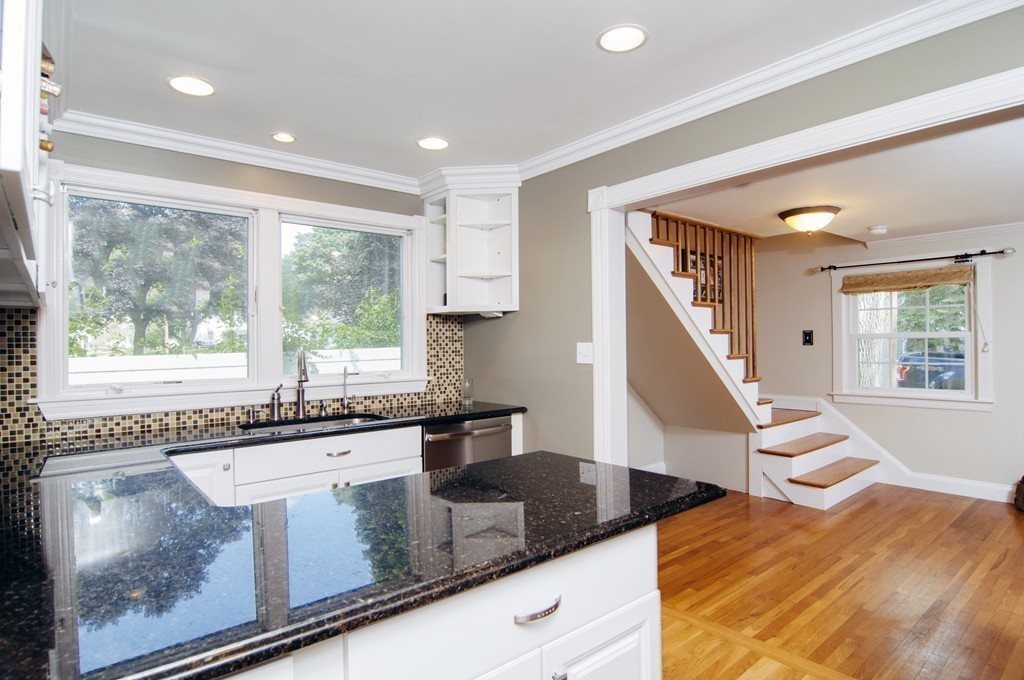 18 Kent Road Weymouth, MA 02190 - Photo 6 of 17