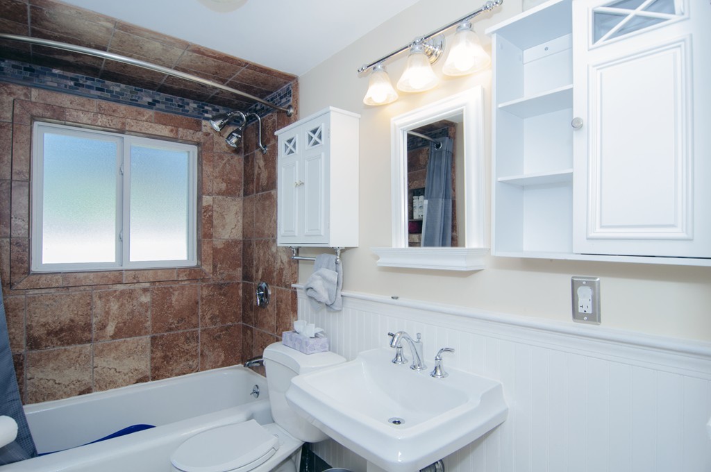 18 Kent Road Weymouth, MA 02190 - Photo 10 of 17