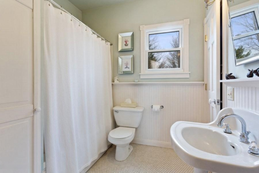 16840 Boyle Lake Road Galien, MI 49113 - Photo 8 of 49 Bathroom 2