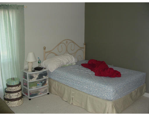 147 Turner Road, Unit 88 Holliston, MA 01746 - Photo 4 of 10 a bedroom with a bed and a chair