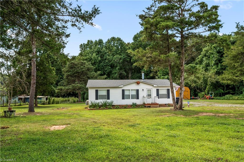 1024 North Ridge Road Yadkinville, NC 27055 - Photo 4 of 30 Gallery Image 4