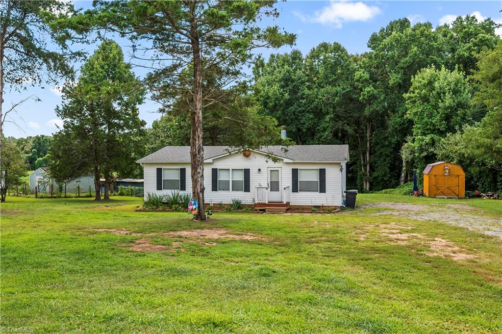 1024 North Ridge Road Yadkinville, NC 27055 - Photo 5 of 30 Gallery Image 5