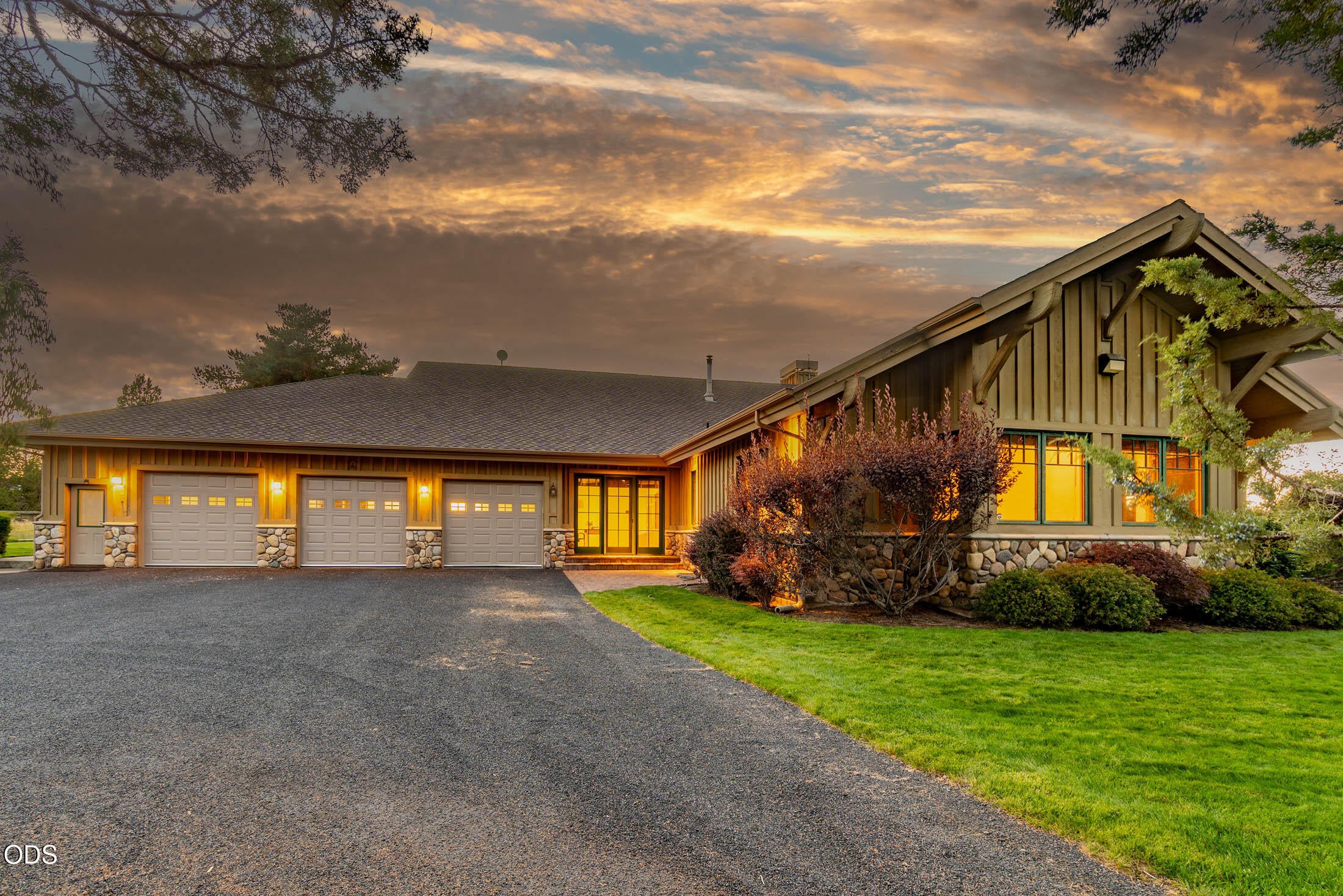 18975 Pinehurst Road Bend, OR 97703 - Photo 6 of 80 Gallery Image 6