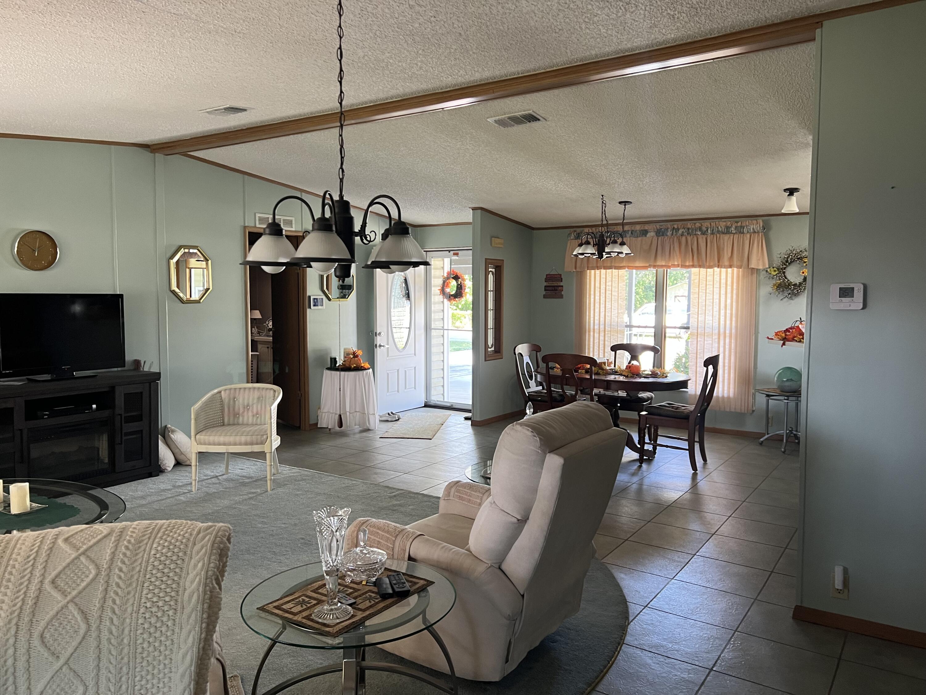 1017 Jordan Loop Okeechobee, FL 34974 - Photo 20 of 28 IMG-6647