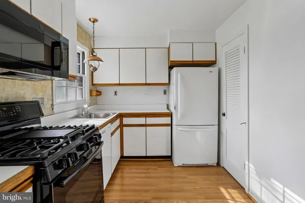 a kitchen with granite countertop a stove and a refrigerator