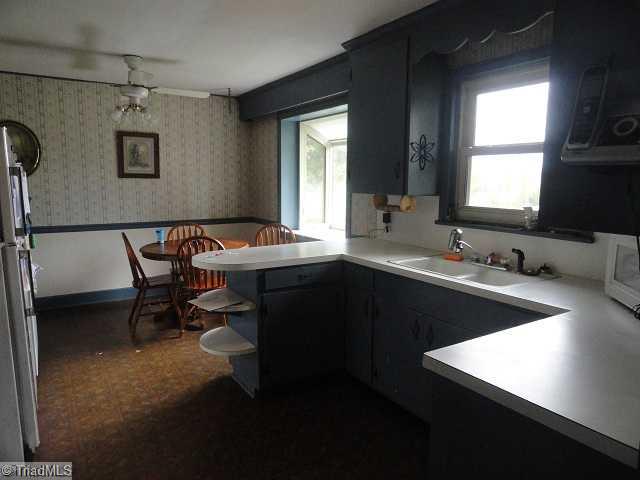 383 Rainbow Road Advance, NC 27006 - Photo 4 of 10 Kitchen.