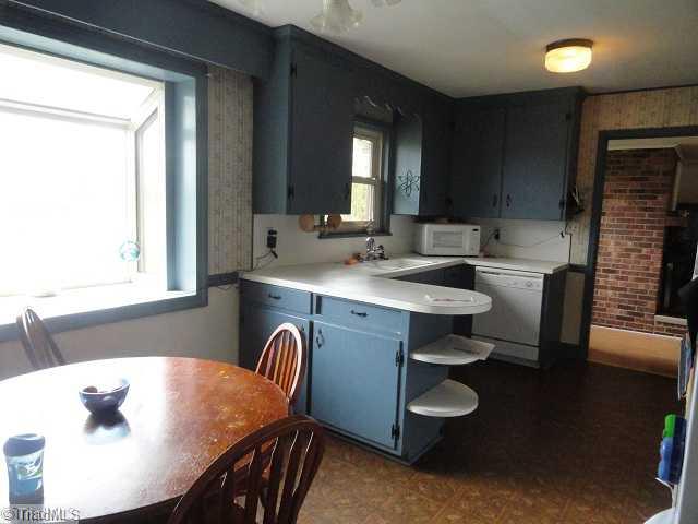 383 Rainbow Road Advance, NC 27006 - Photo 5 of 10 Kitchen.