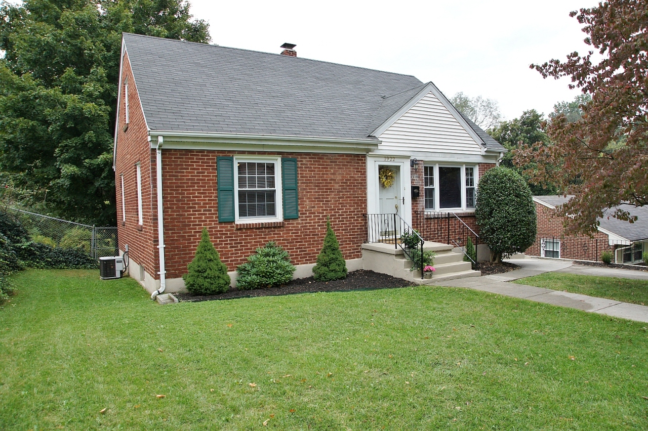 1922 Langdon Road Southwest Roanoke, VA 24015 - Photo 1 of 37 Front