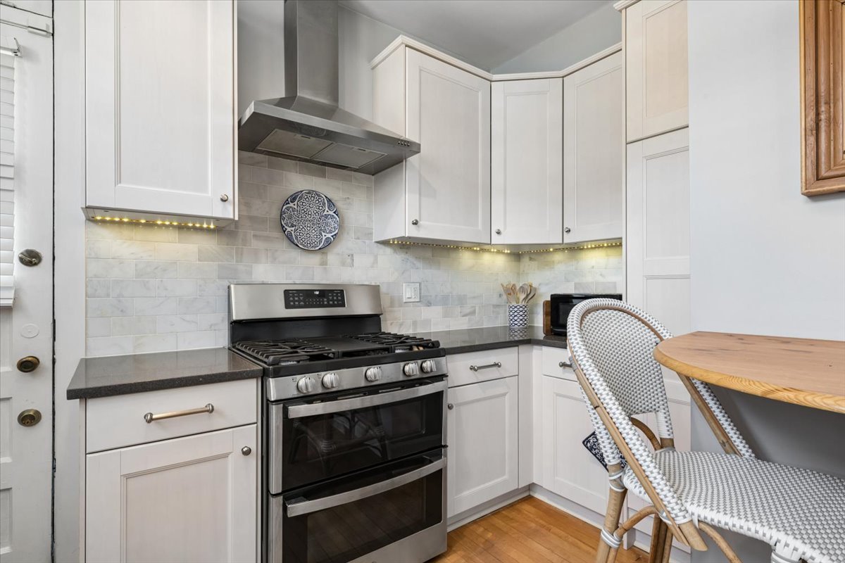 486 Sheridan Road, Unit 2 Evanston, IL 60202 - Photo 19 of 20 Gallery Image 19