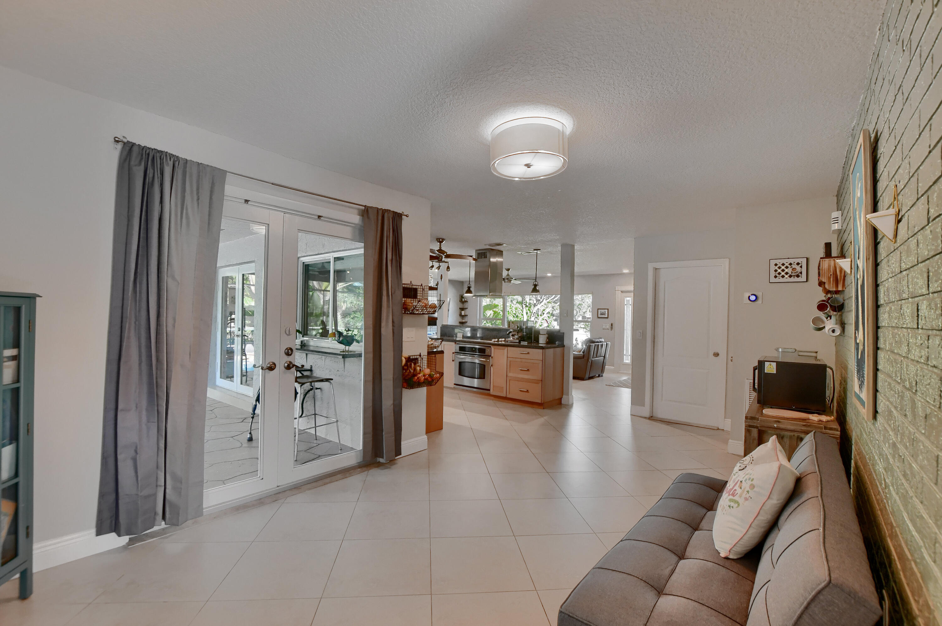 11090 Delta Circle Boca Raton, FL 33428 - Photo 16 of 56 Family room