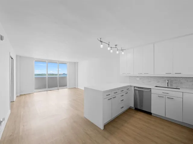 $525,000 | 5 Island Avenue, Unit 12B, Miami Beach, FL 33139
