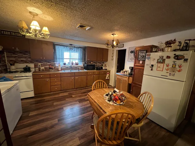 $215,000 | 104 Cardinal Drive, Coldwater, MI 49036