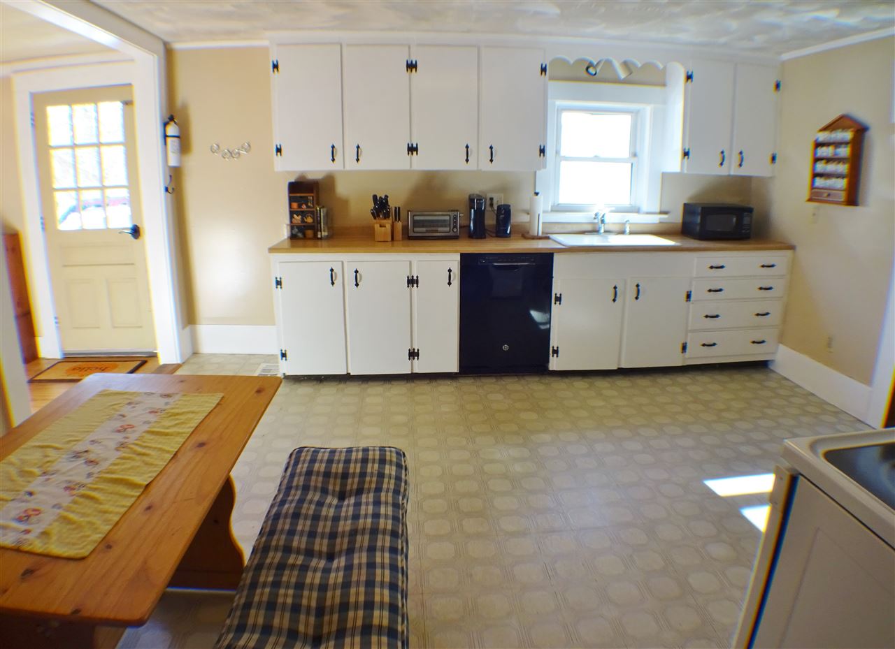54 Old Deerfield Road Candia, NH 03034 - Photo 4 of 16