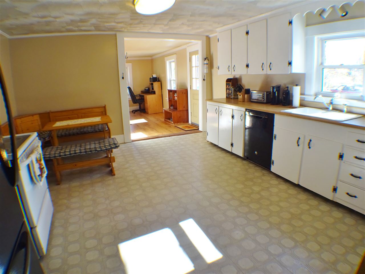 54 Old Deerfield Road Candia, NH 03034 - Photo 5 of 16