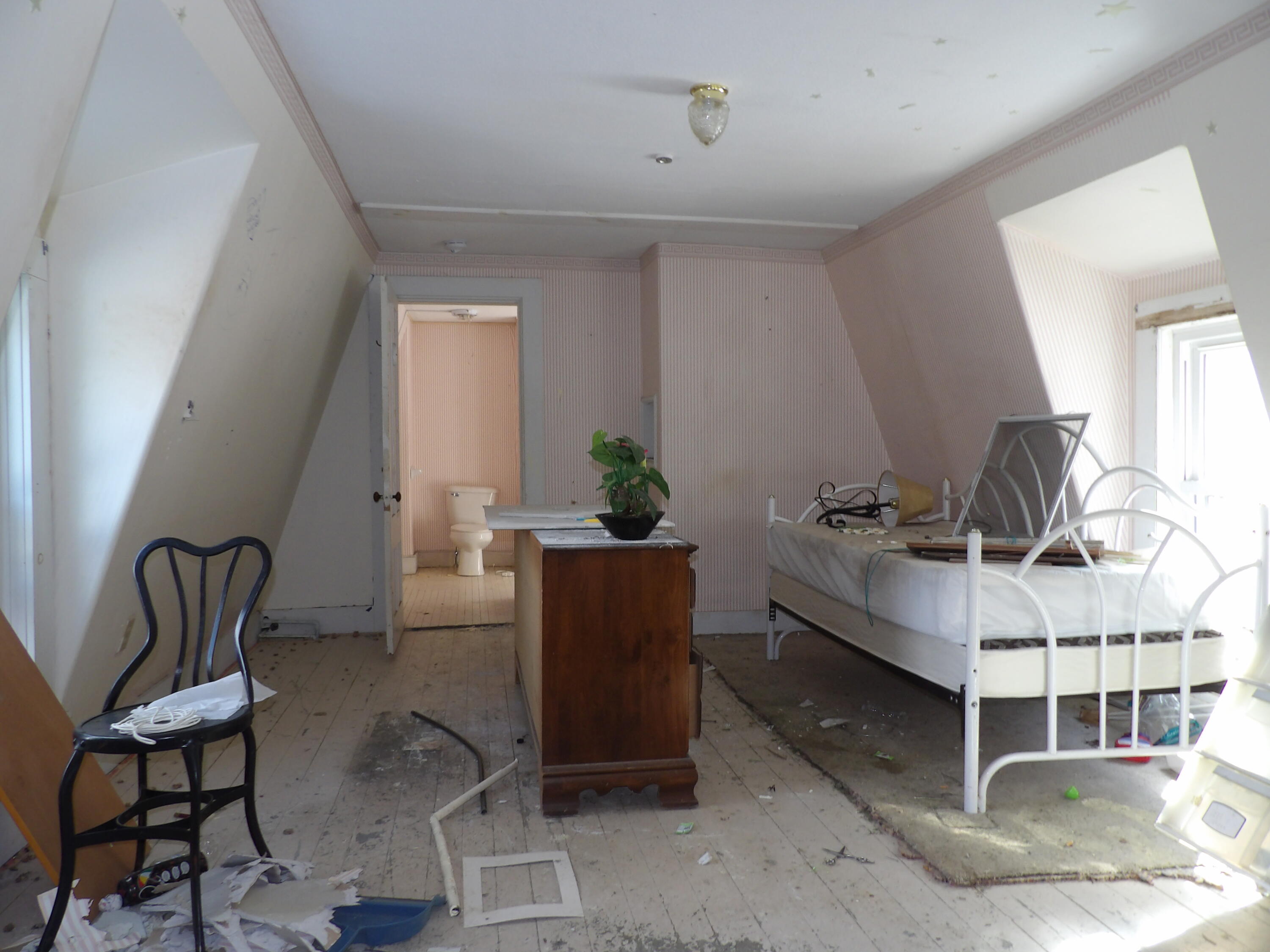 647 Herrick Road Sargentville, ME 04673 - Photo 22 of 42 Altenhohfen master suite