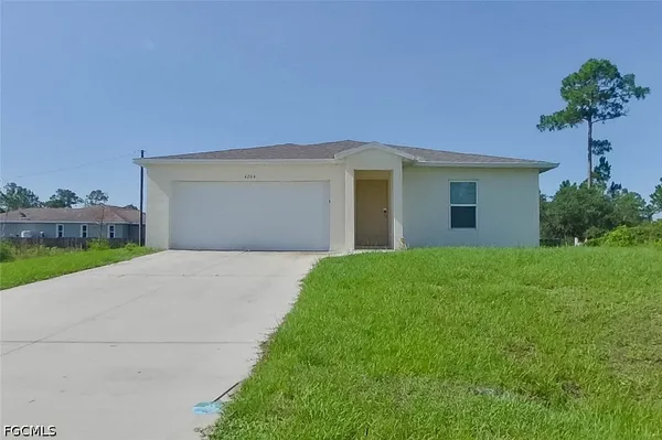 $2,075 | 4204 East 5th Street, Lehigh Acres, FL 33972