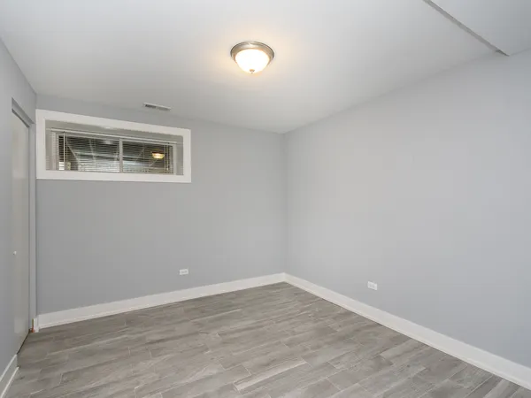 $3,000 | 2163 North Bell Avenue, Unit 1R, Chicago, IL 60647