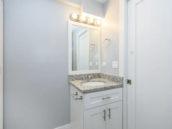 $3,000 | 2163 North Bell Avenue, Unit 1R, Chicago, IL 60647