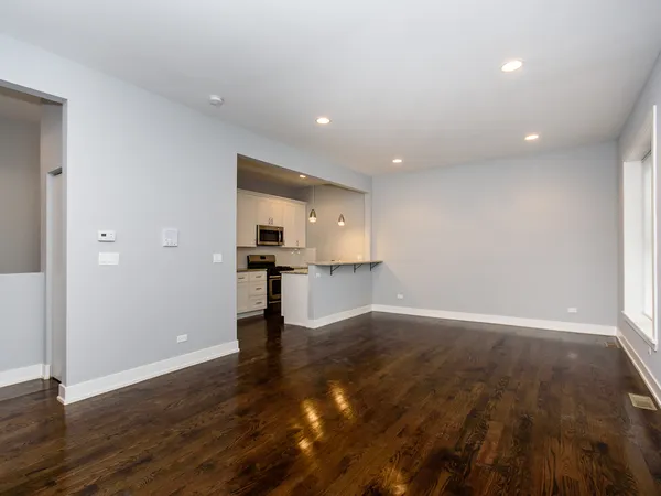 $3,000 | 2163 North Bell Avenue, Unit 1R, Chicago, IL 60647