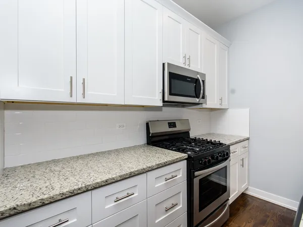 $3,000 | 2163 North Bell Avenue, Unit 1R, Chicago, IL 60647