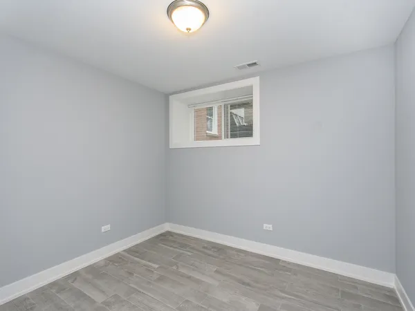 $3,000 | 2163 North Bell Avenue, Unit 1R, Chicago, IL 60647