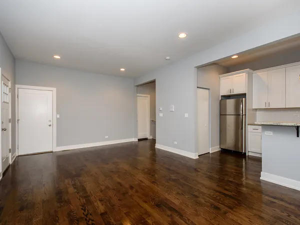 $3,000 | 2163 North Bell Avenue, Unit 1R, Chicago, IL 60647