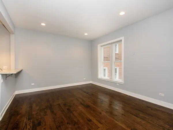 $3,000 | 2163 North Bell Avenue, Unit 1R, Chicago, IL 60647