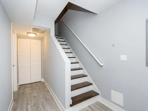 $3,000 | 2163 North Bell Avenue, Unit 1R, Chicago, IL 60647