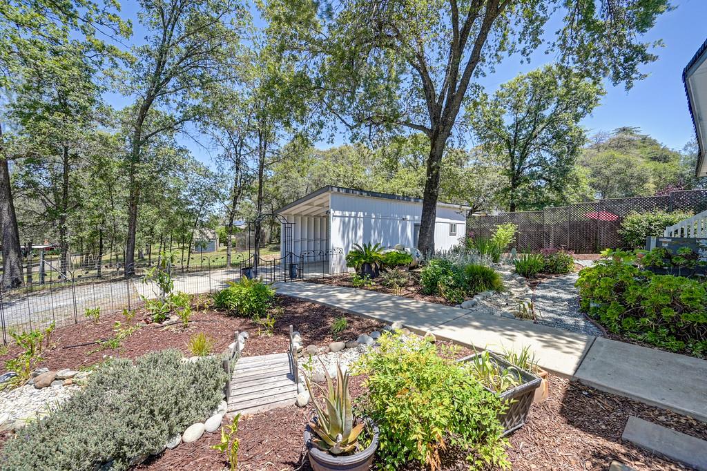 11375 Dry Creek Road Auburn, CA 95602 - Photo 26 of 33