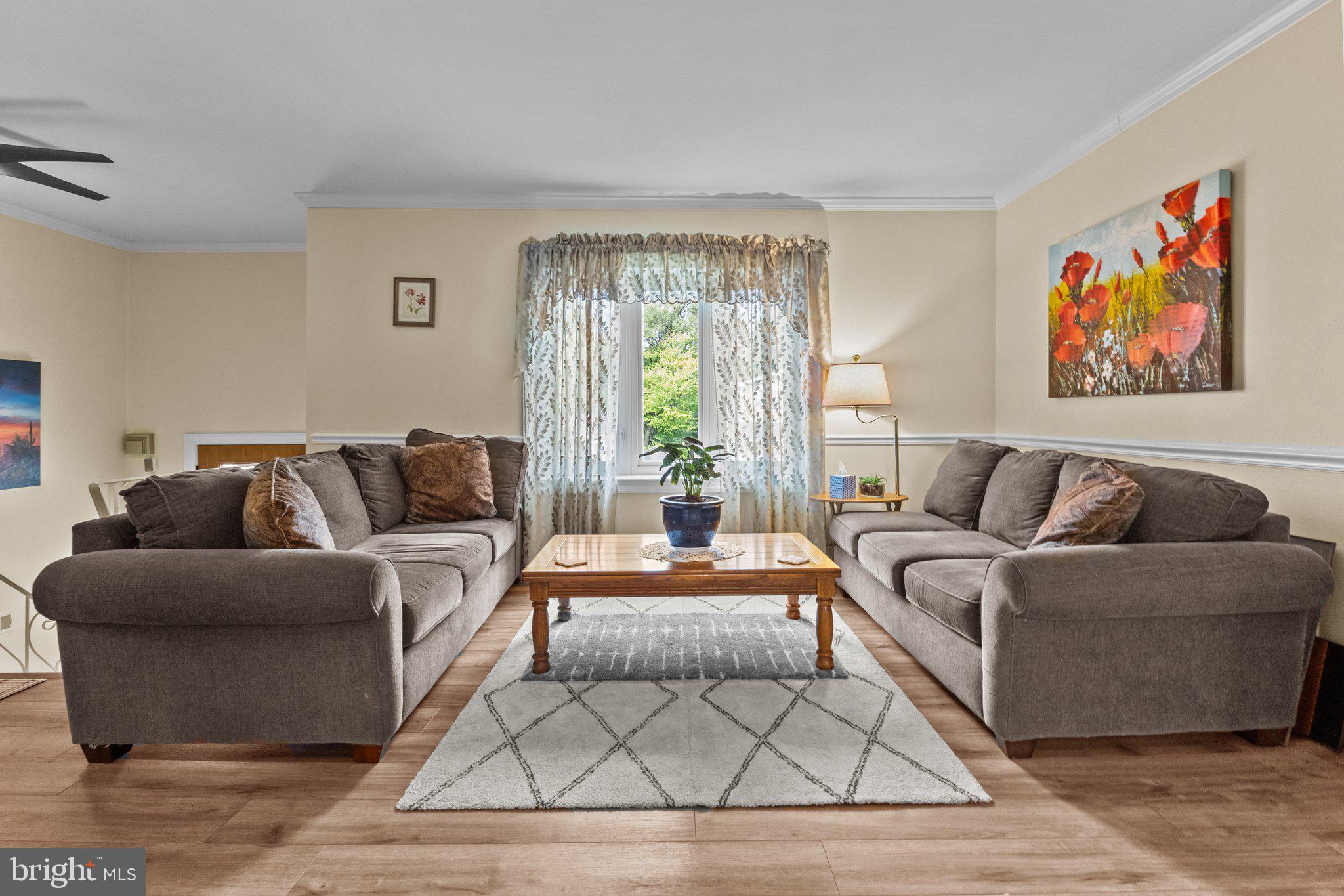3233 Dale Road Bensalem, PA 19020 - Photo 6 of 27 Living Room