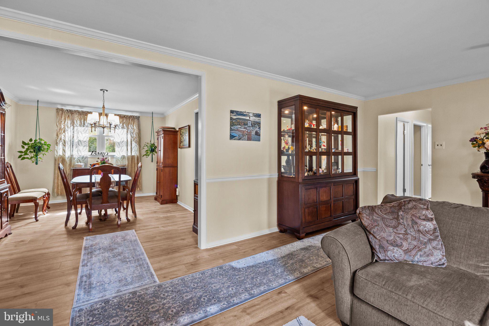 3233 Dale Road Bensalem, PA 19020 - Photo 7 of 27 Living & DIning Rooms