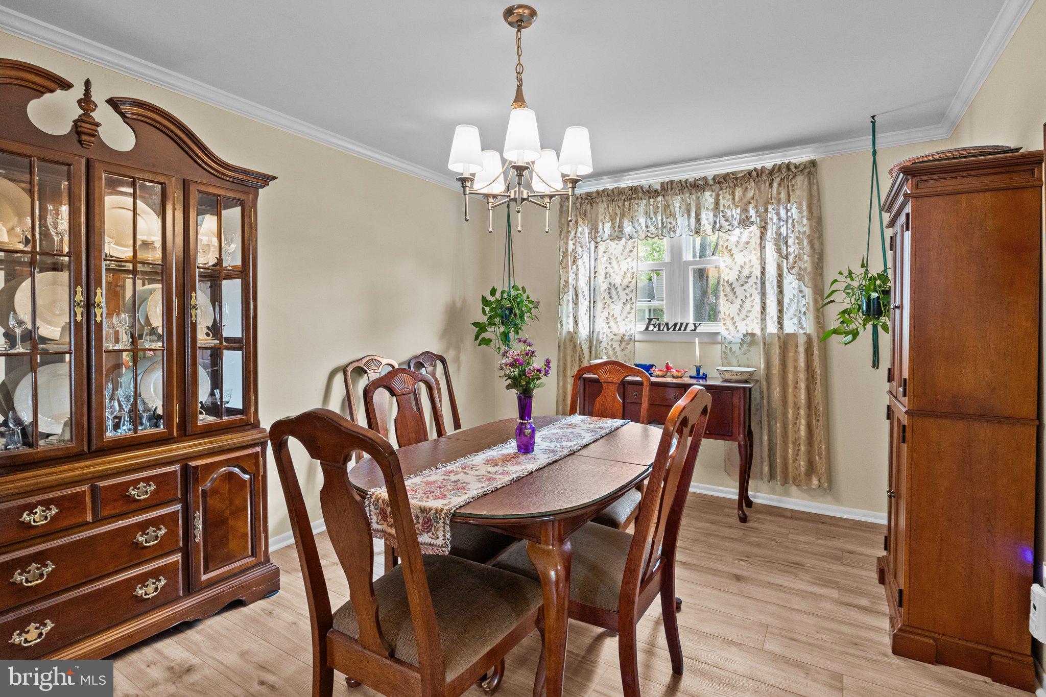 3233 Dale Road Bensalem, PA 19020 - Photo 8 of 27 DIning Room