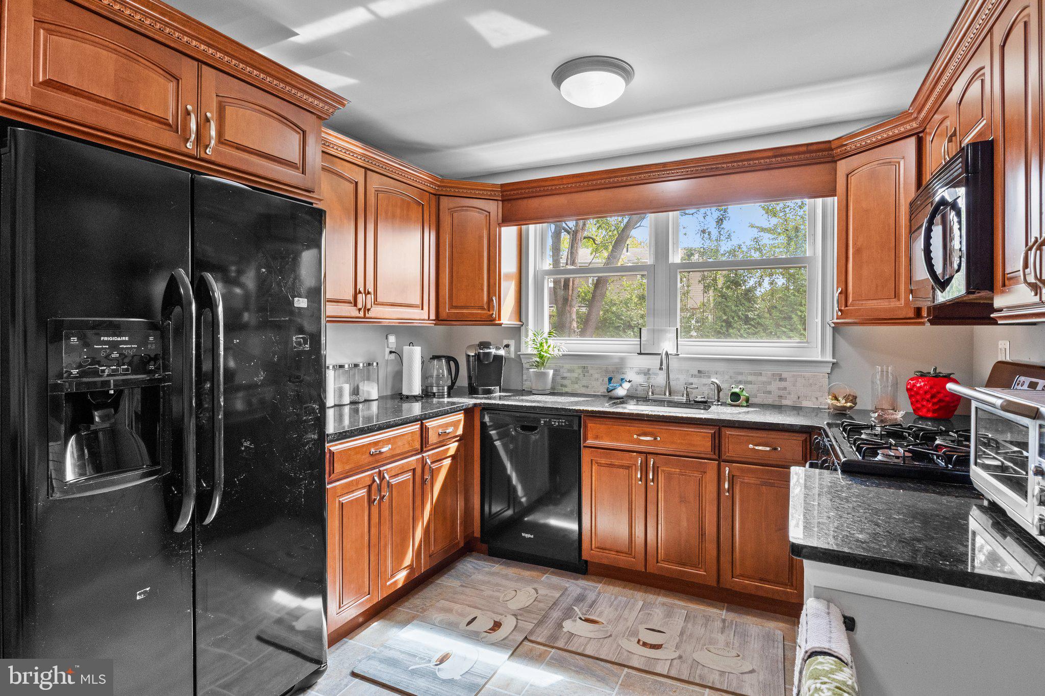 3233 Dale Road Bensalem, PA 19020 - Photo 9 of 27 Kitchen