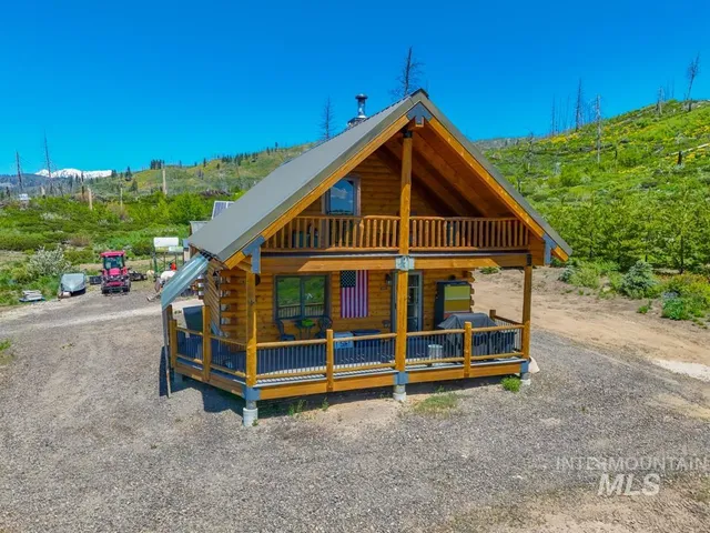$425,000 | 319 South Hill Place, Mountain Home, ID 83647