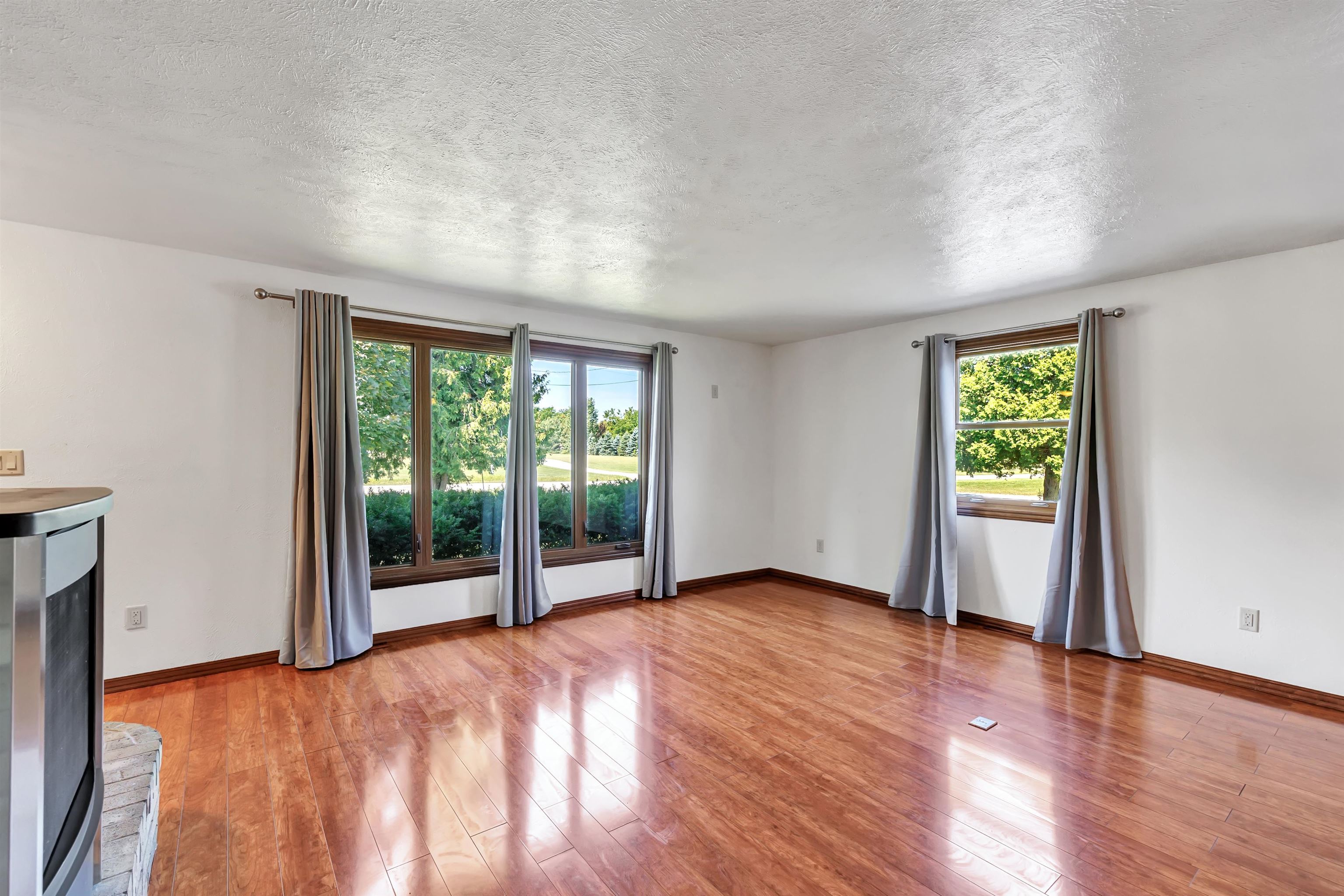 660 North Northview Road Green Bay, WI 54311 - Photo 3 of 44 Gallery Image 3