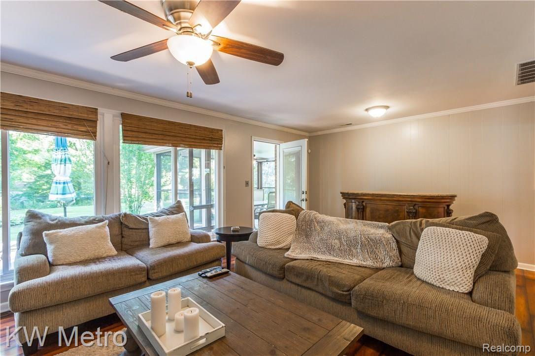 235 Montmorency Road Rochester, MI 48307 - Photo 6 of 24 235 Montmorency-11.jpg