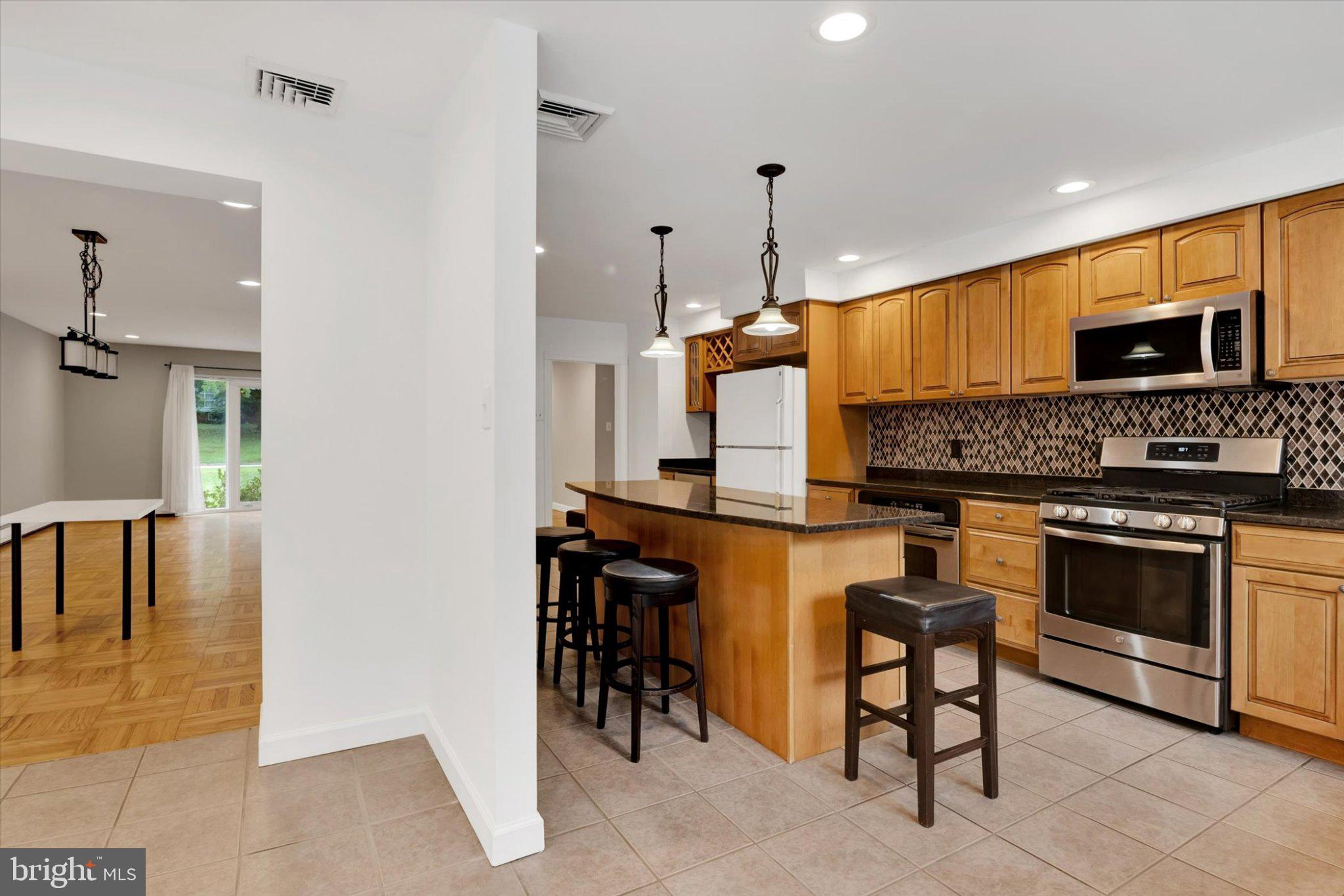 168 Mansion Road Newtown Square, PA 19073 - Photo 10 of 47 Gourmet Kitchen