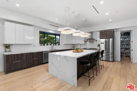$2,495,000 | 5131 Etiwanda Avenue, Tarzana, CA 91356