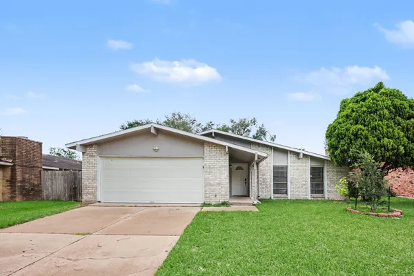 $279,900 | 15430 Camino Del Sol Drive, Houston, TX 77083