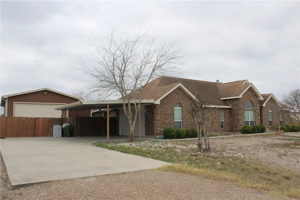 $355,000 | 137 Lk Vw Terrace, Three Rivers, TX 78071