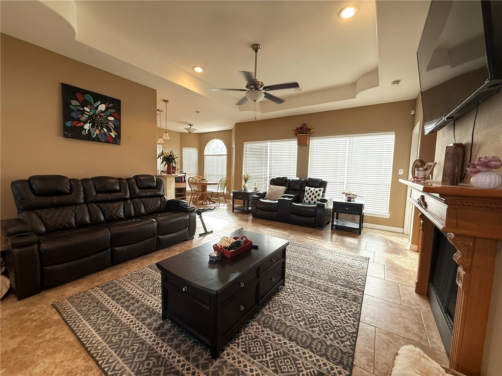 137 Lk Vw Terrace Three Rivers, TX 78071 - Photo 4 of 20 a living room with furniture wooden floor and ceiling fan