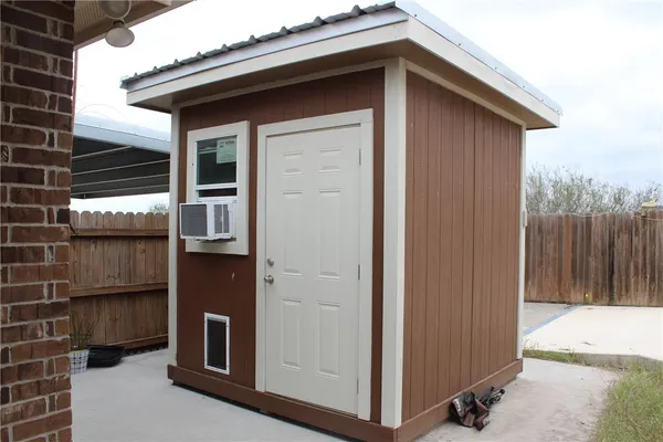 $355,000 | 137 Lk Vw Terrace, Three Rivers, TX 78071