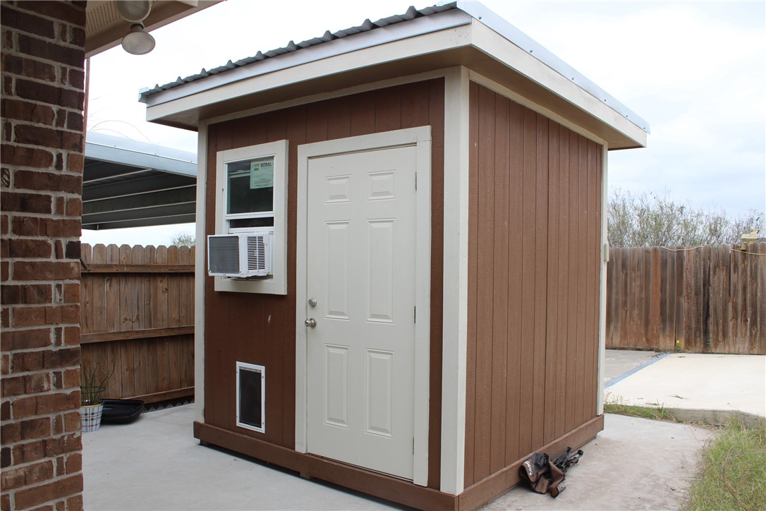 137 Lk Vw Terrace Three Rivers, TX 78071 - Photo 5 of 5 a view of front door