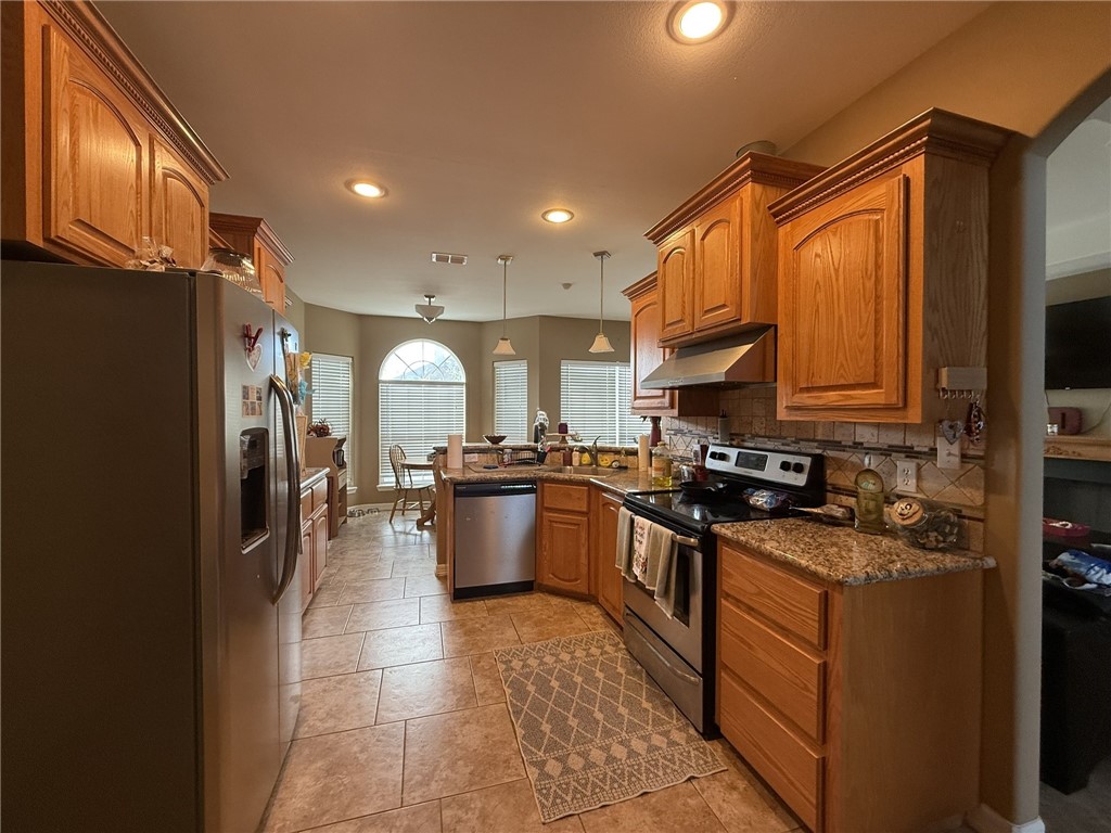 137 Lk Vw Terrace Three Rivers, TX 78071 - Photo 6 of 20 a kitchen with stainless steel appliances granite countertop a sink stove and refrigerator